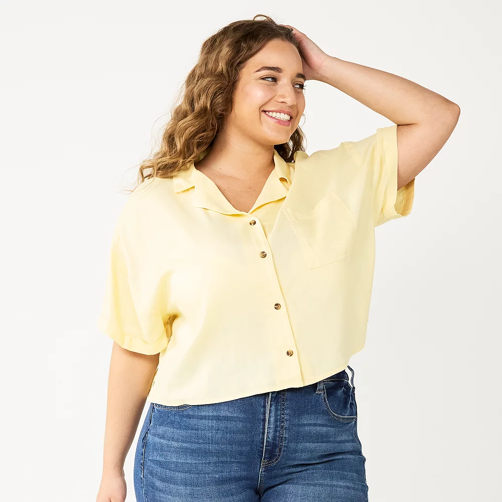 Juniors' Plus Size SO® Cropped Button Down Shirt 3 Juniors' Plus Size SO® Cropped Button Down Shirt - Image 3